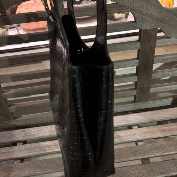 Salvatore Ferragamo Black Crocodile-Embossed Shoulder Bag - Picture 3 of 7